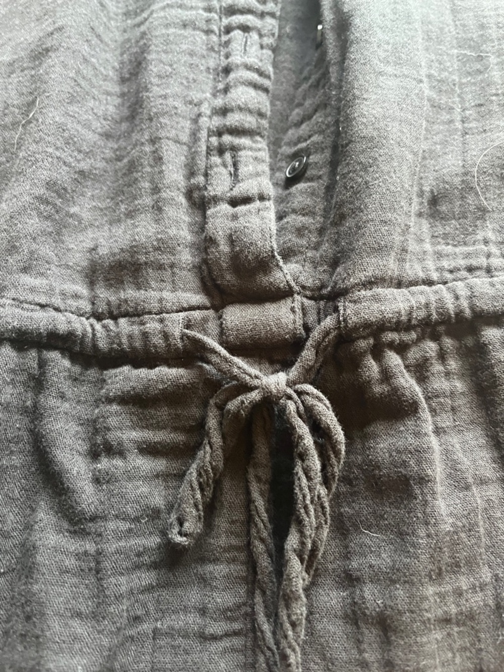 Old Navy Black Crinkle Gauze Romper - Picture 5 of 8